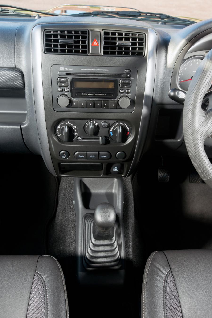  Suzuki Jimny 2013 года  (UK) (фото 2 из 20)